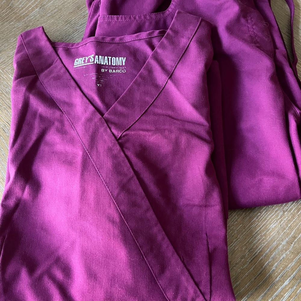 Grey’s Anatomy scrub top and pants set. XL